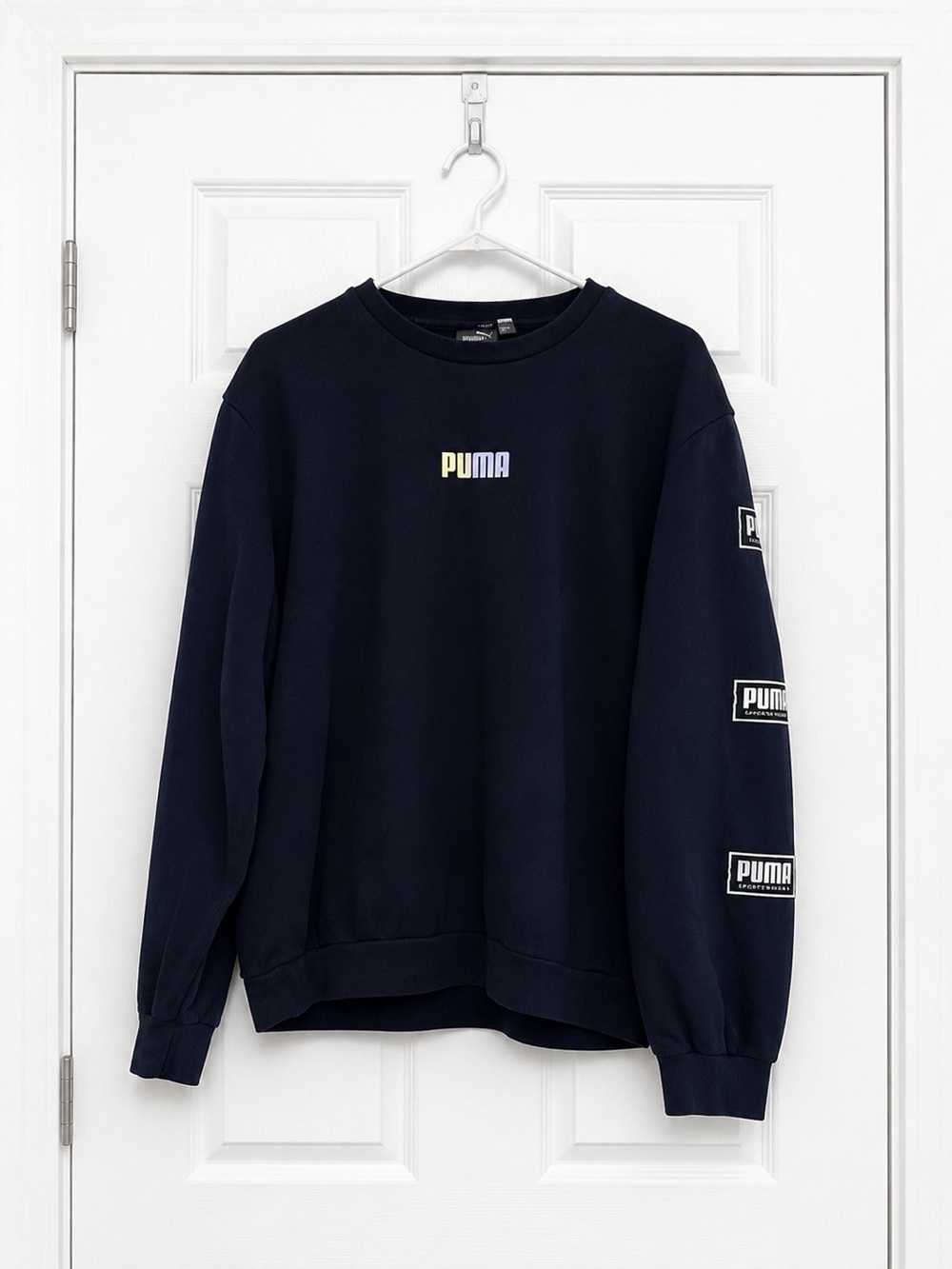 Puma Men's XL Black Crewneck Sweatshirt Gold Logo Sleeve Patch